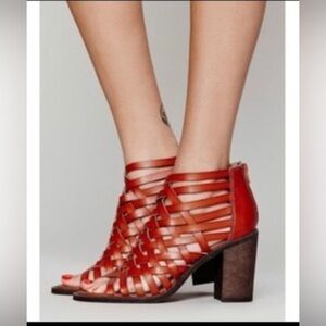 Free People Farylrobin Stacked Heel Sandals Women’s Sz 9 Vegan Leather Crossover